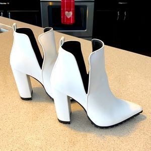 Women’s white, 4” short, slip-on boots, size 7.
